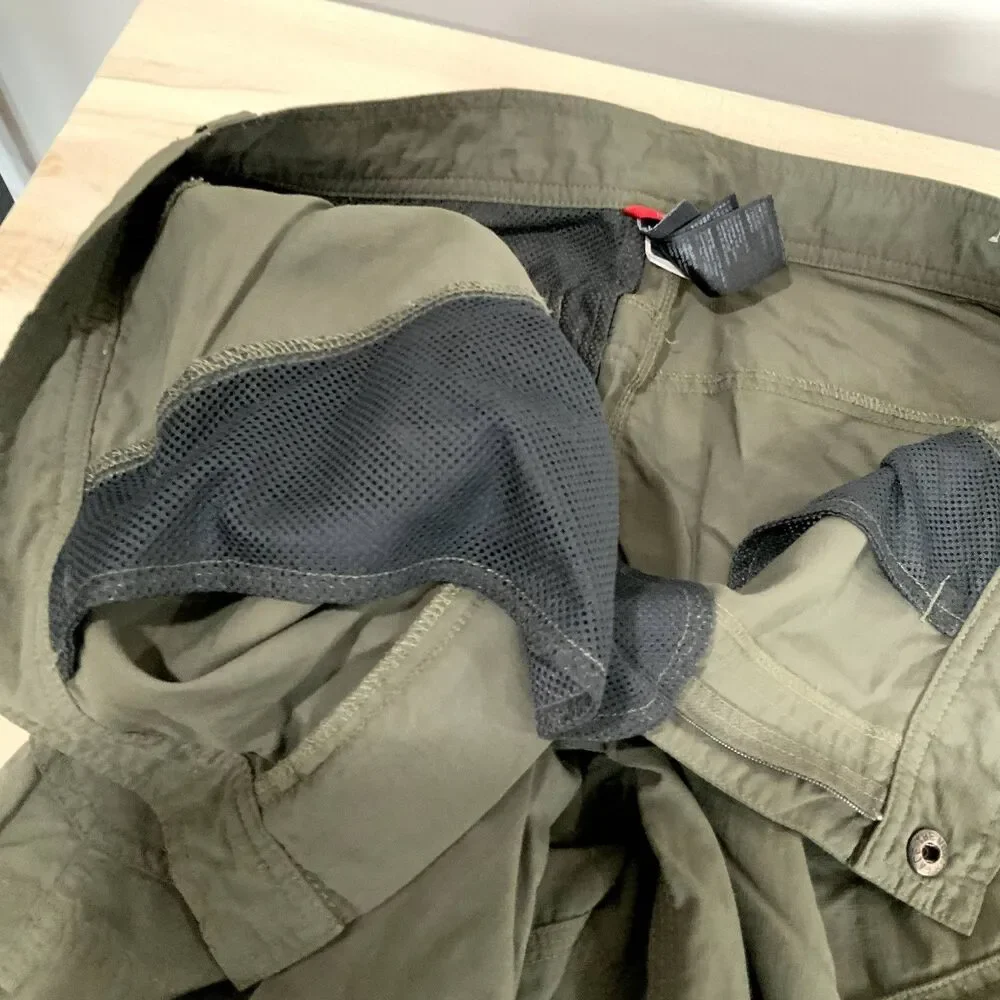 Men's The North Face Cargo/Hiking Shorts in Army Green Size 34